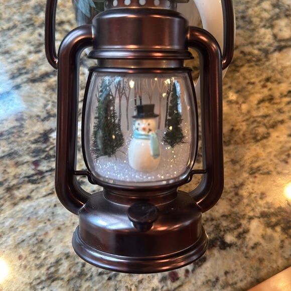 Bath & Body Works Wallflower Scent Snow globe Snowman plug in & Nightlight. - Picture 4 of 10